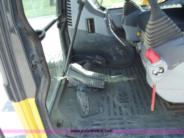 image for item D3783 2004 Komatsu PC400LC-7L excavator
