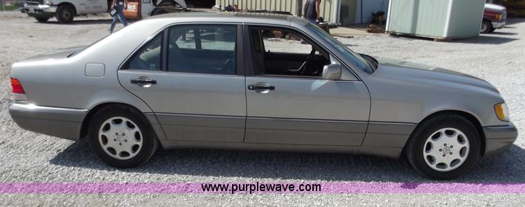 image for item D3786 1995 Mercedes Benz S420