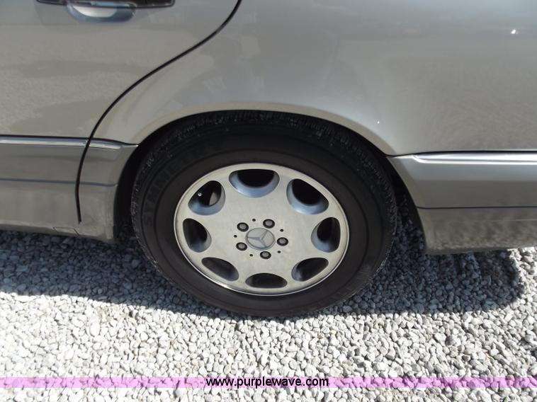 image for item D3786 1995 Mercedes Benz S420