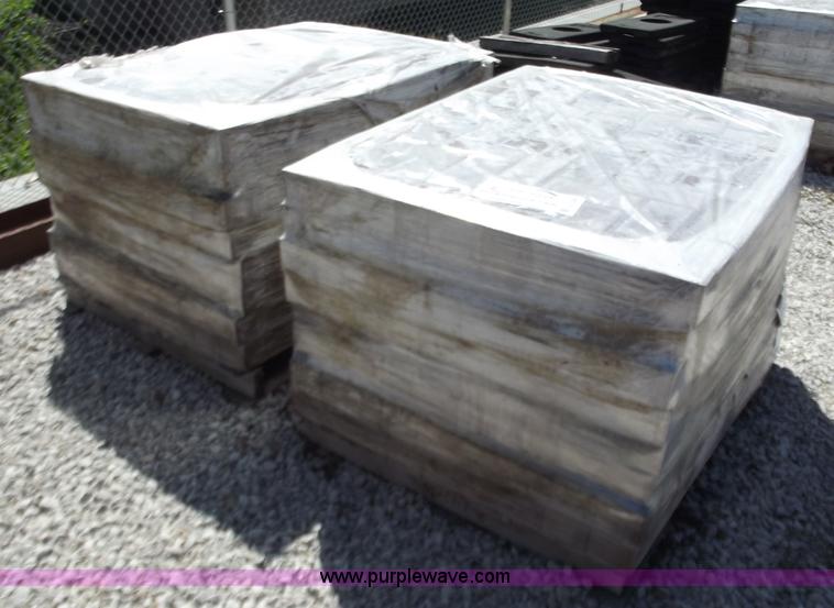 image for item D3796 (4) pallets of 80mm Holand pavers