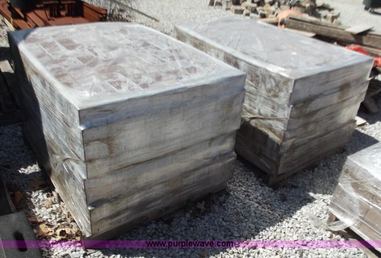 image for item D3796 (4) pallets of 80mm Holand pavers