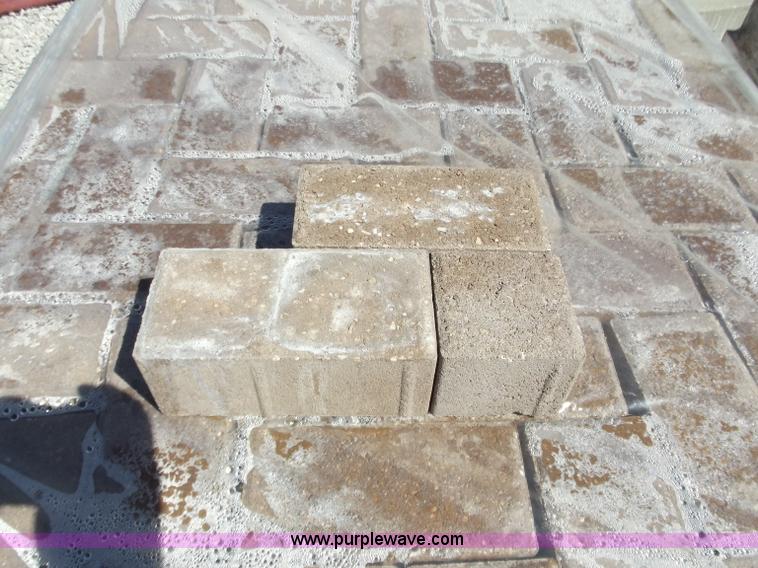 image for item D3796 (4) pallets of 80mm Holand pavers