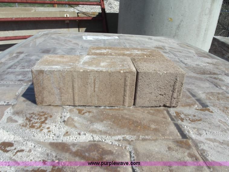 image for item D3796 (4) pallets of 80mm Holand pavers