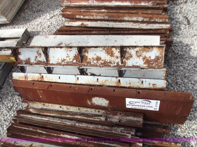 image for item D3798 (12) Mod-U-Form 4' inside corners