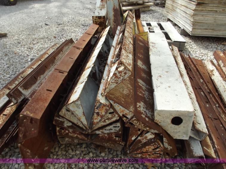 image for item D3798 (12) Mod-U-Form 4' inside corners