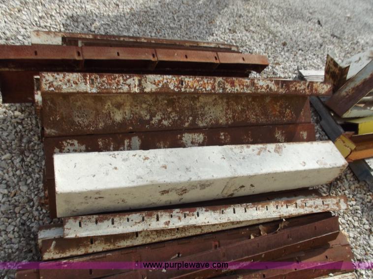 image for item D3798 (12) Mod-U-Form 4' inside corners