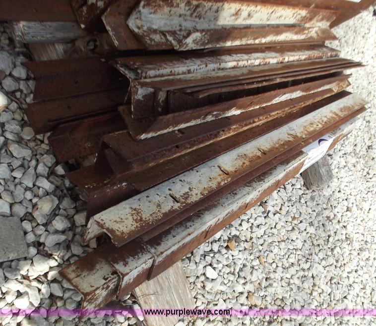 image for item D3799 (25) Mod-U-Form 4' outside corners