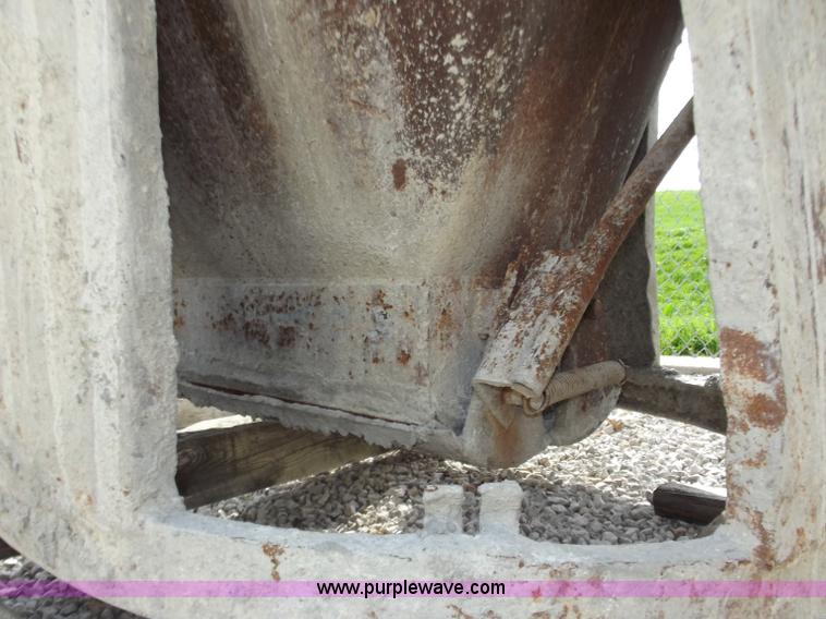 image for item D3811 1 yd. concrete bucket