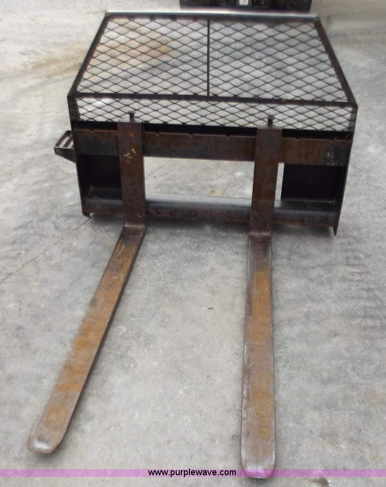 image for item D3818 Caterpillar skid steer pallet forks