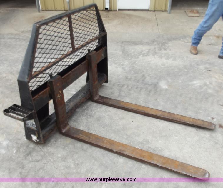 image for item D3818 Caterpillar skid steer pallet forks