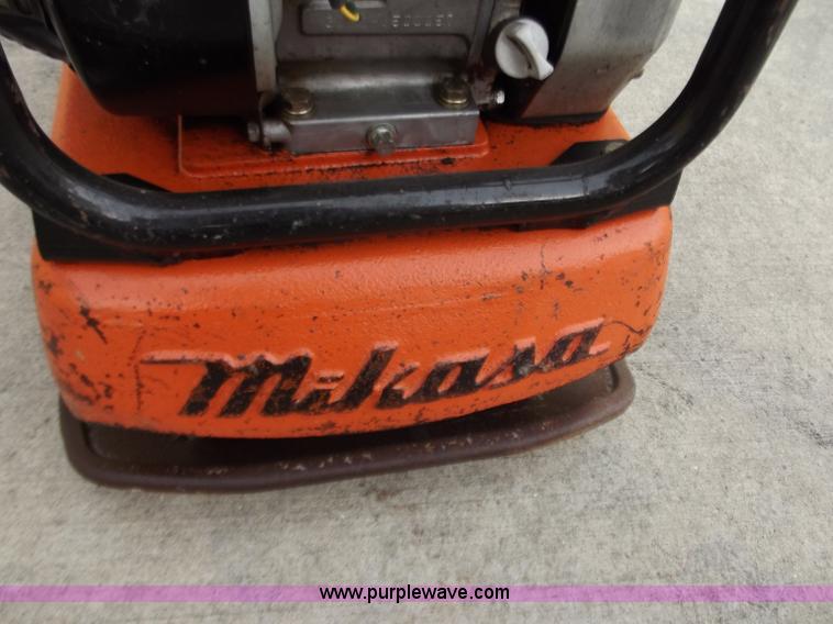image for item D3826 Mikasa MVH120 heavy duty plate compactor
