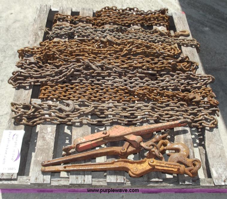 image for item D3885 Various length log chains and boomers