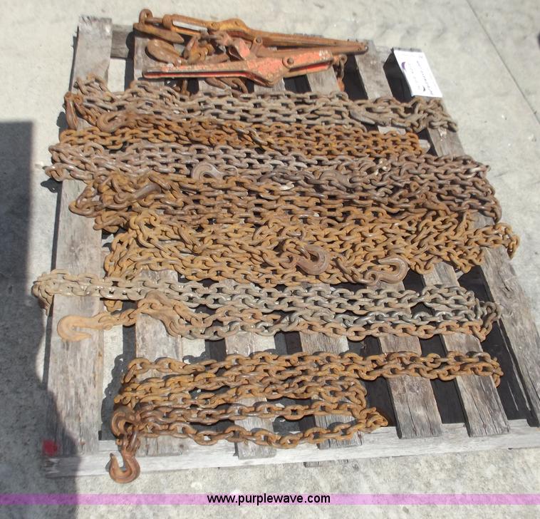 image for item D3885 Various length log chains and boomers