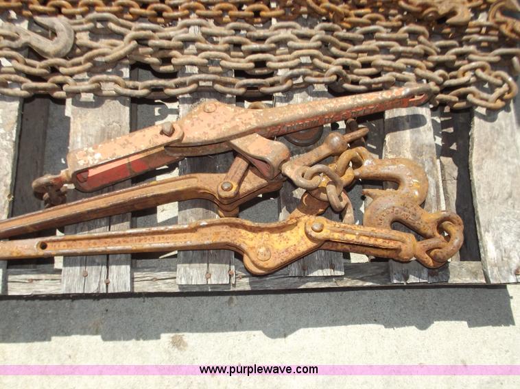 image for item D3885 Various length log chains and boomers