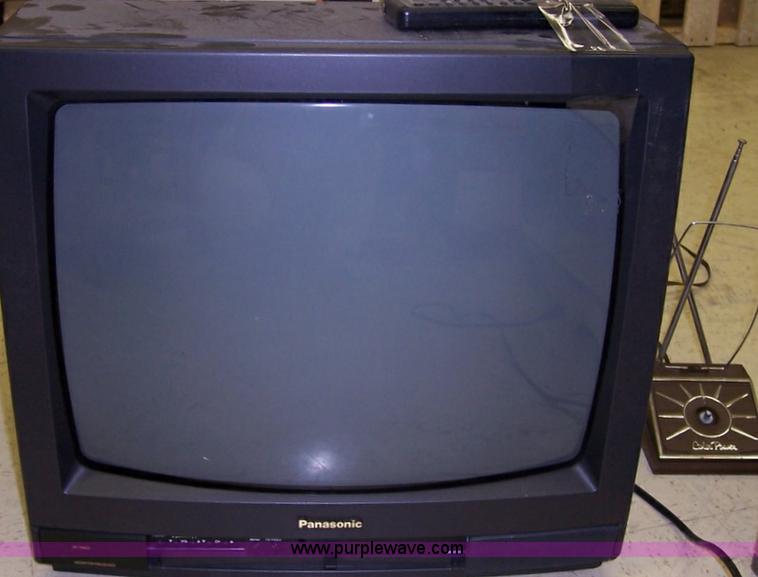 Panasonic 20" television with antenna and remote in Spring Hill, KS