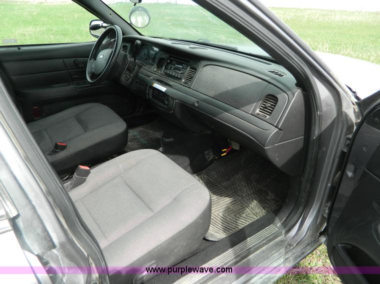 image for item B3598 2006 Ford Crown Victoria Police Interceptor