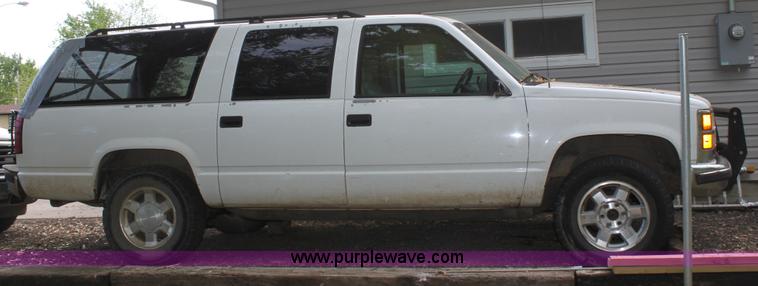 image for item B8743 1995 GMC Suburban K1500 SUV
