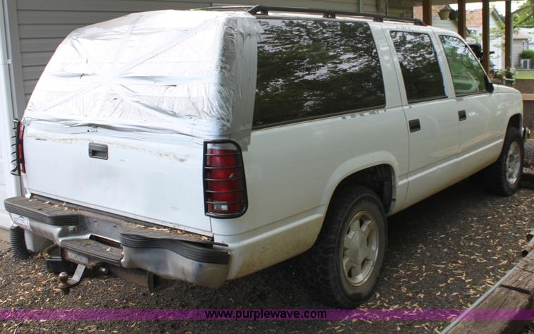 image for item B8743 1995 GMC Suburban K1500 SUV