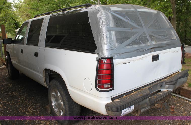 image for item B8743 1995 GMC Suburban K1500 SUV