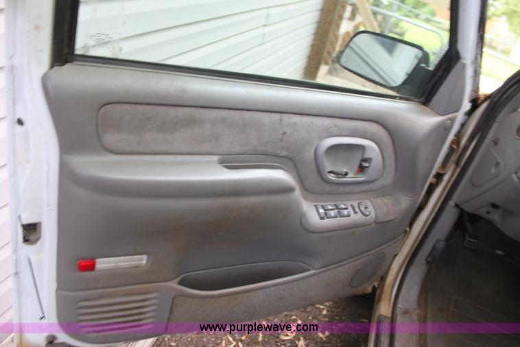 image for item B8743 1995 GMC Suburban K1500 SUV