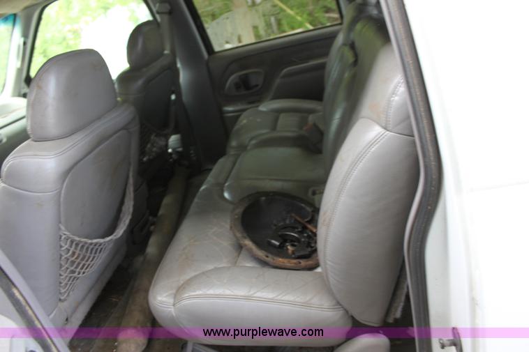 image for item B8743 1995 GMC Suburban K1500 SUV