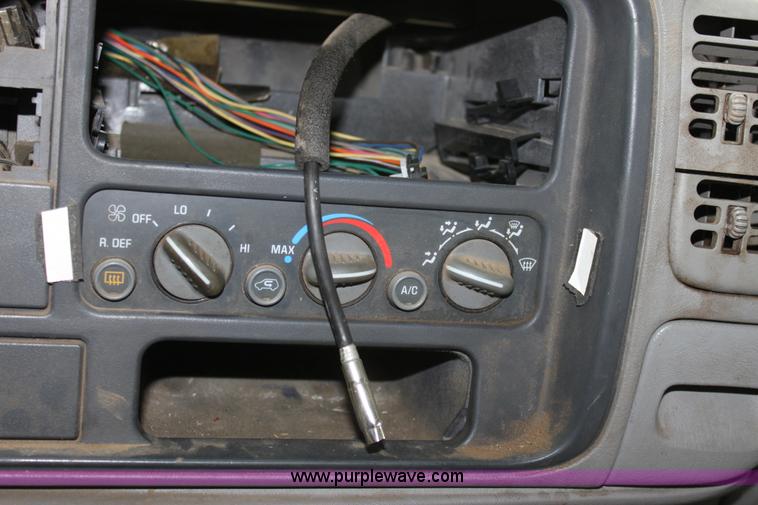 image for item B8743 1995 GMC Suburban K1500 SUV