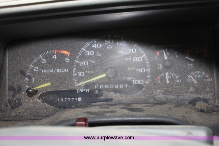 image for item B8743 1995 GMC Suburban K1500 SUV