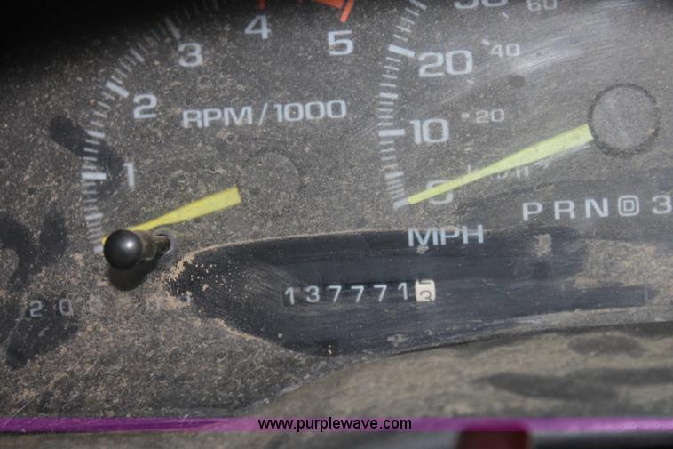 image for item B8743 1995 GMC Suburban K1500 SUV