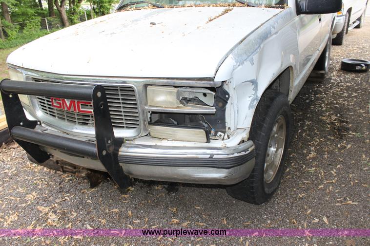 image for item B8743 1995 GMC Suburban K1500 SUV