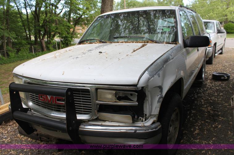 image for item B8743 1995 GMC Suburban K1500 SUV