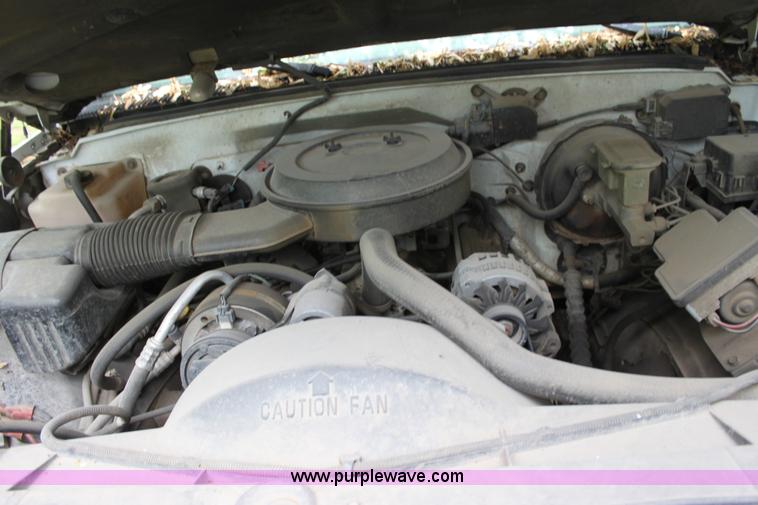 image for item B8743 1995 GMC Suburban K1500 SUV