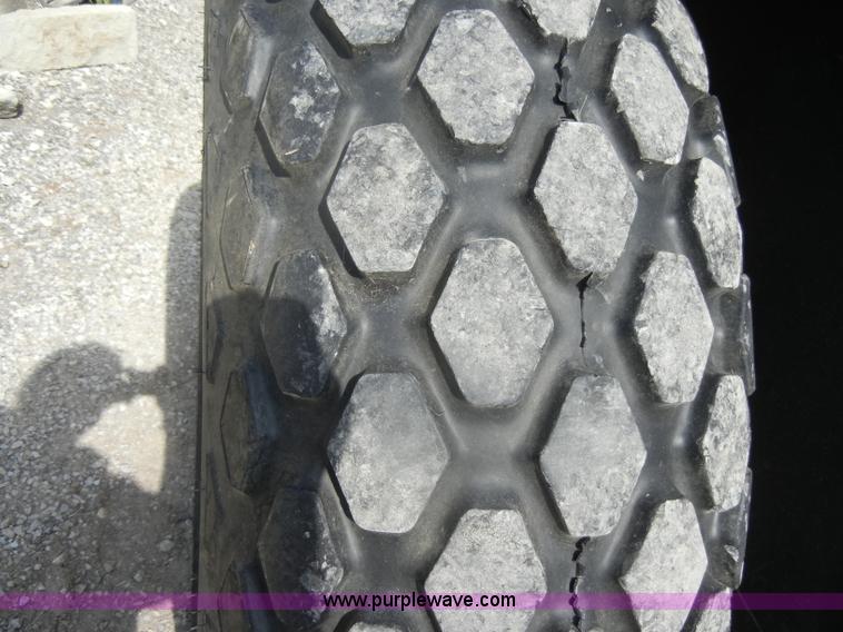 image for item C4261 1984 John Deere 1050 tractor