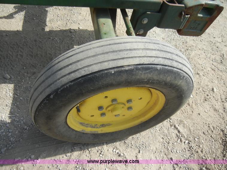 image for item C4261 1984 John Deere 1050 tractor