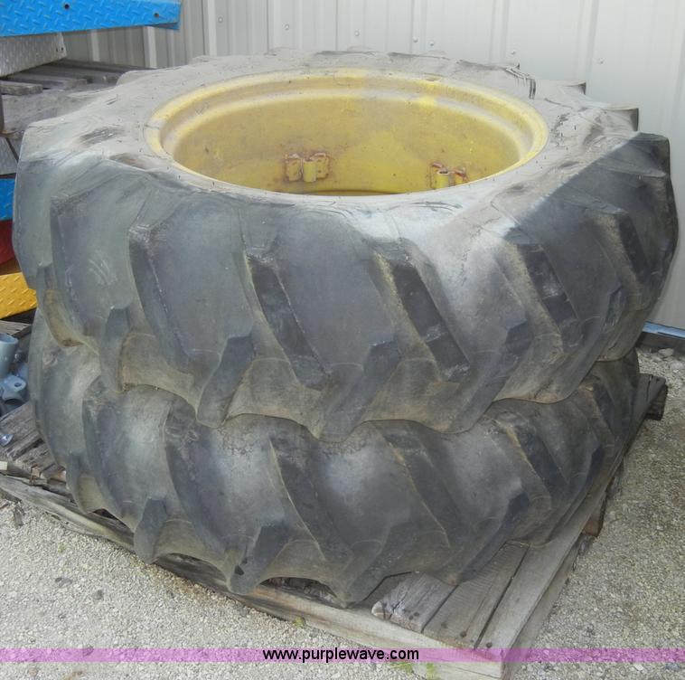 image for item C4261 1984 John Deere 1050 tractor