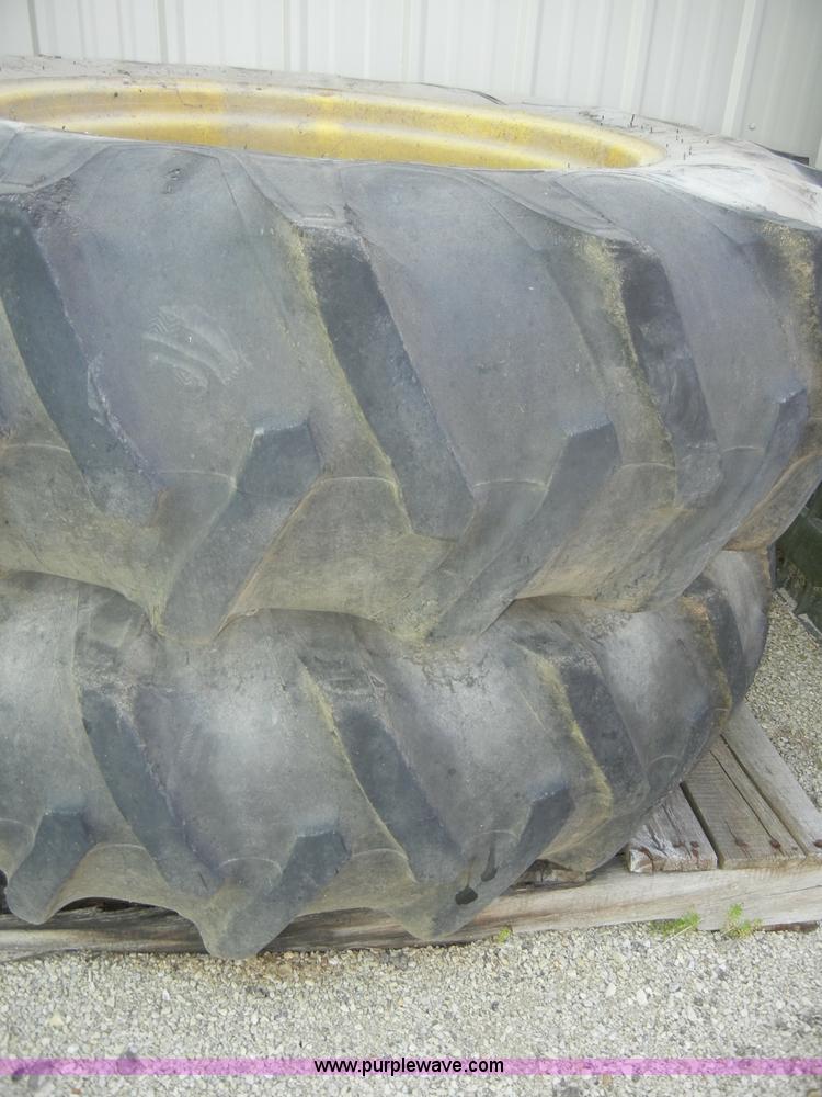 image for item C4261 1984 John Deere 1050 tractor