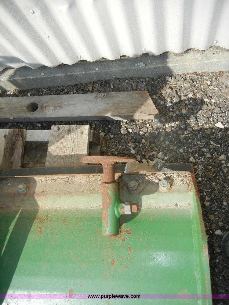 image for item C4261 1984 John Deere 1050 tractor