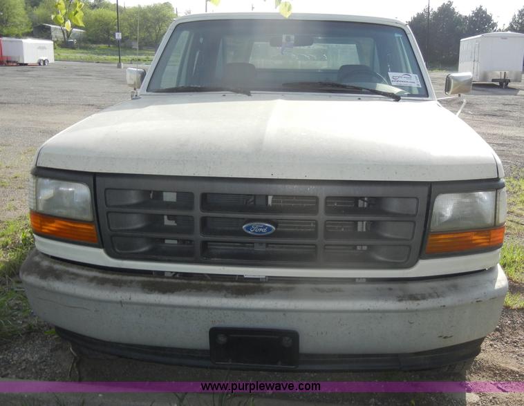image for item C4262 1994 Ford F150 XL SuperCab pickup truck