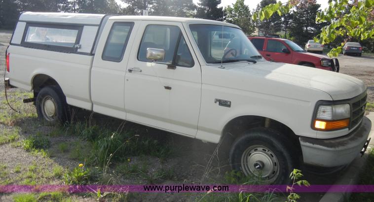 image for item C4262 1994 Ford F150 XL SuperCab pickup truck