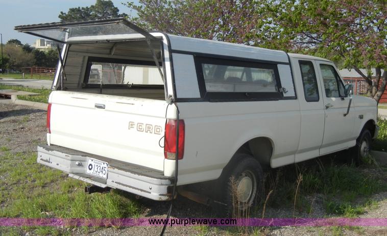 image for item C4262 1994 Ford F150 XL SuperCab pickup truck