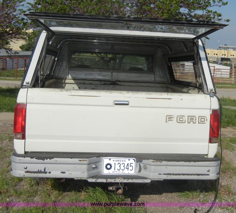 image for item C4262 1994 Ford F150 XL SuperCab pickup truck