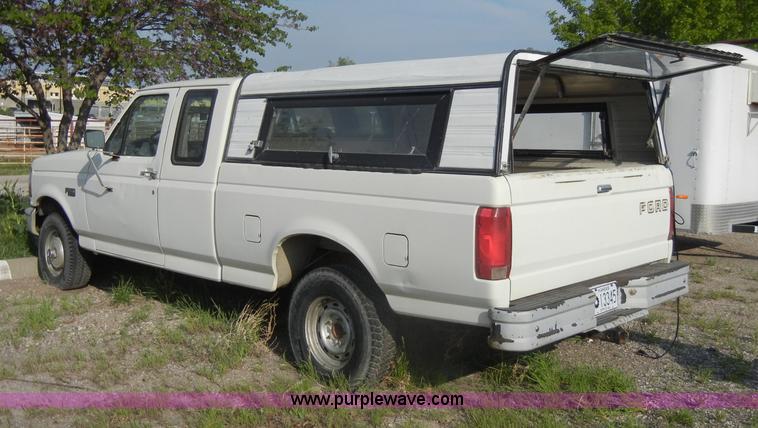 image for item C4262 1994 Ford F150 XL SuperCab pickup truck