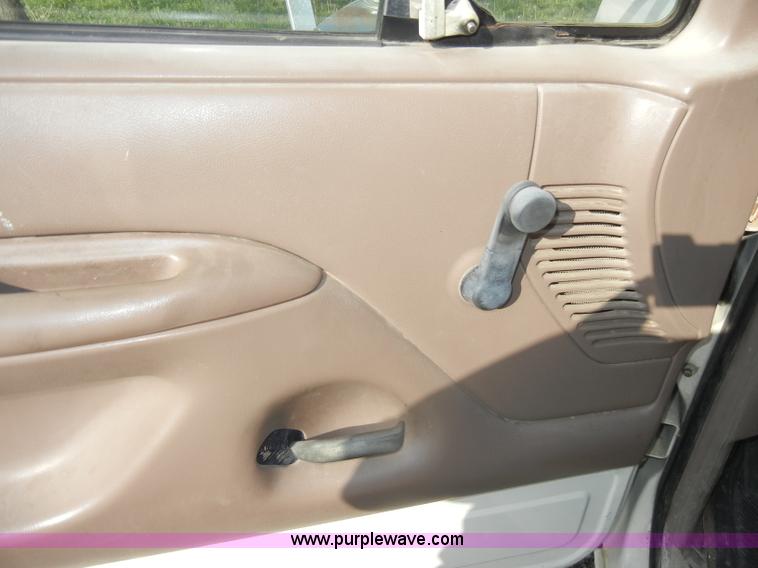 image for item C4262 1994 Ford F150 XL SuperCab pickup truck