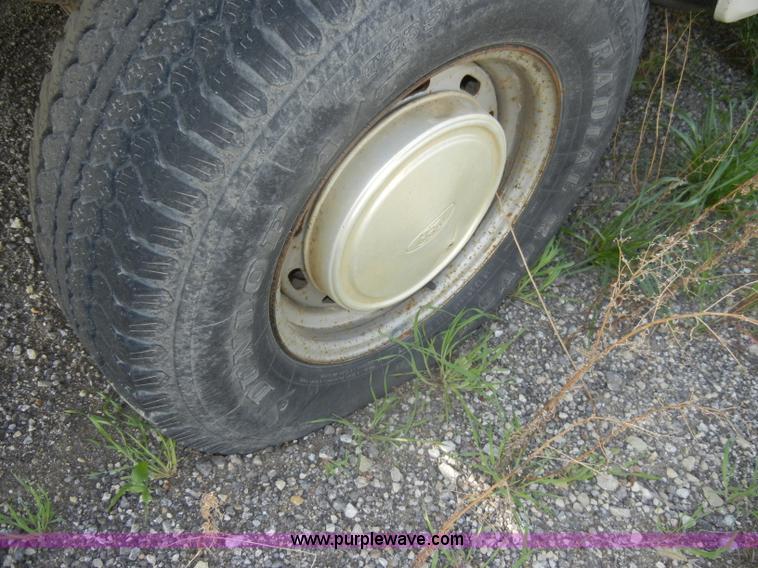 image for item C4262 1994 Ford F150 XL SuperCab pickup truck