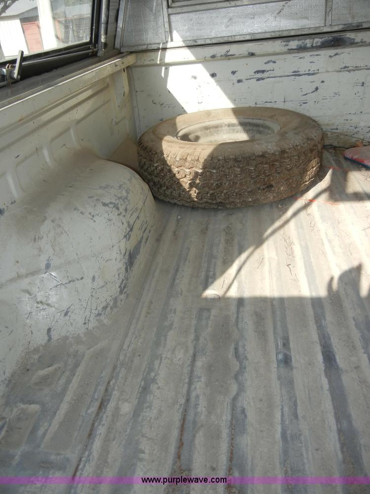 image for item C4262 1994 Ford F150 XL SuperCab pickup truck