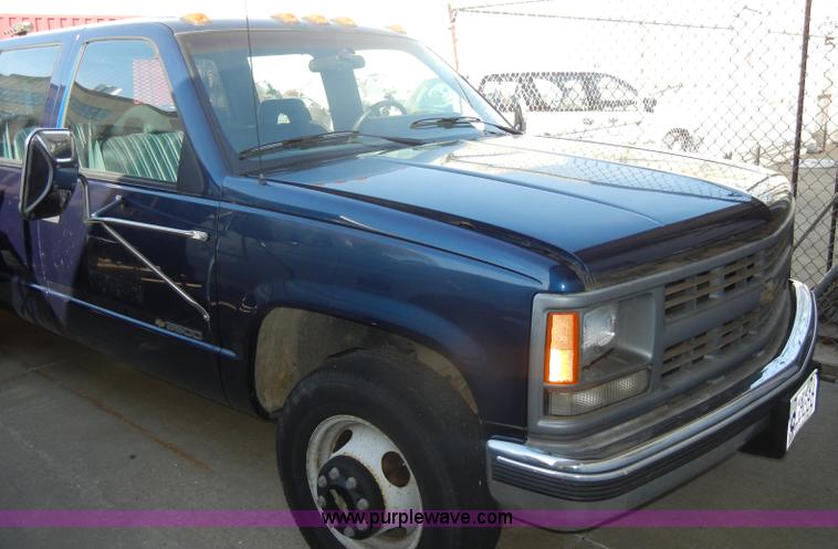 image for item C4374 1994 Chevrolet C3500 crew cab service truck