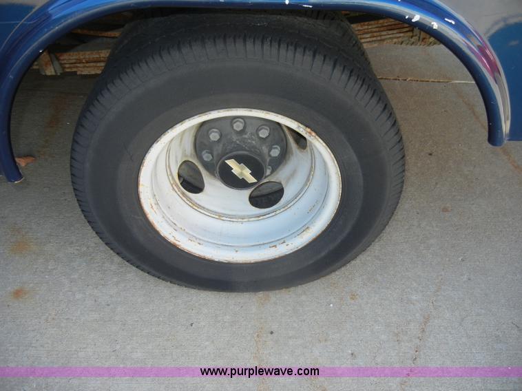 image for item C4374 1994 Chevrolet C3500 crew cab service truck