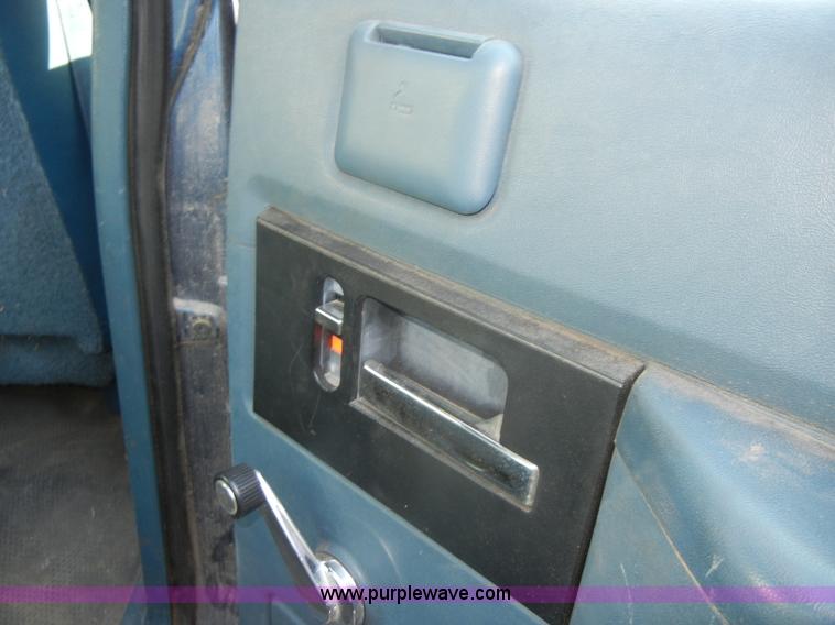 image for item C4374 1994 Chevrolet C3500 crew cab service truck