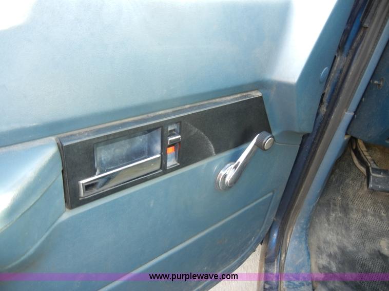 image for item C4374 1994 Chevrolet C3500 crew cab service truck