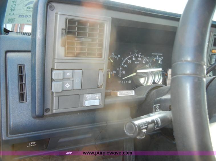 image for item C4374 1994 Chevrolet C3500 crew cab service truck