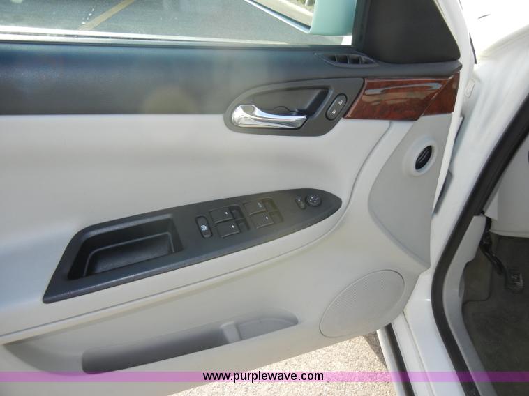 image for item C4379 2007 Chevrolet Impala LS